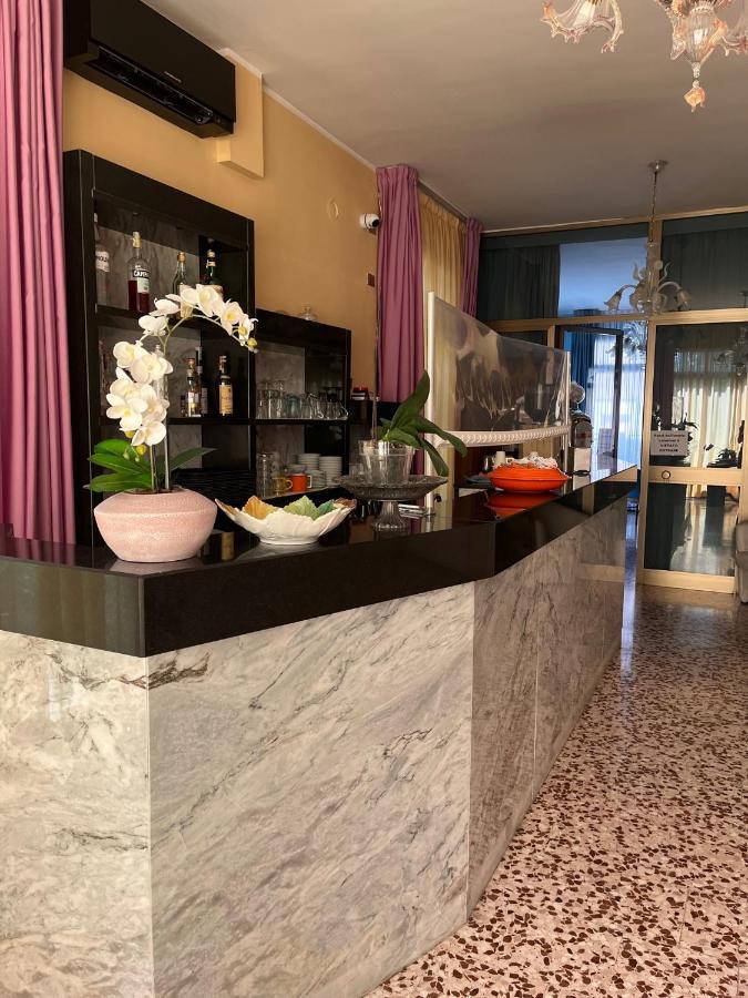 Hotel Astor Modena Exterior photo